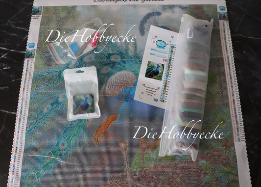 Diamond Painting Cover Minder Kaami, der stolze Pfau