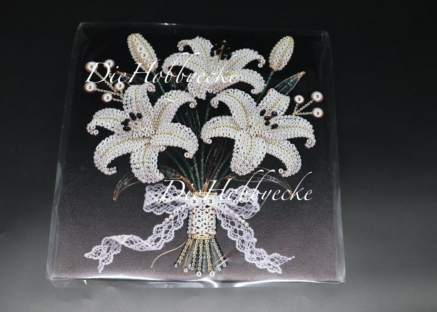 Diamond Painting Teilbild gold weißer Strauß Lilien