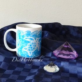 DieHobbyecke blaue Tasse Schildkröte im Meer