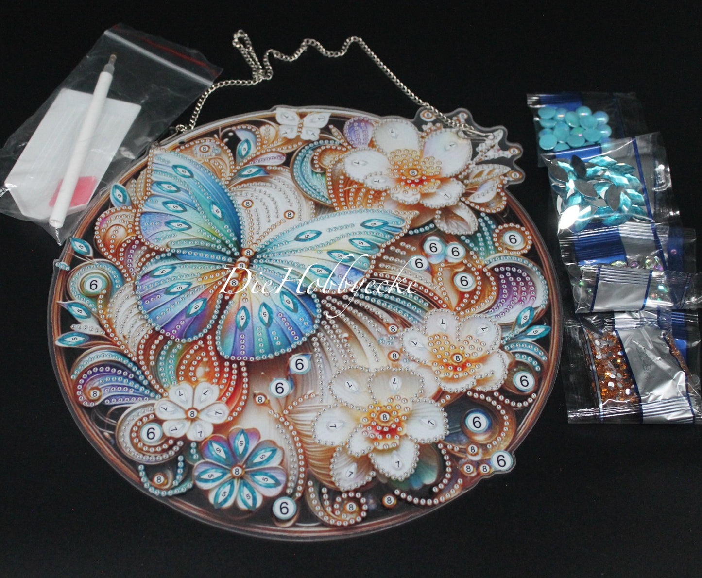 Diamond Painting Aufhänger mit Schmetterlingen und Blumen