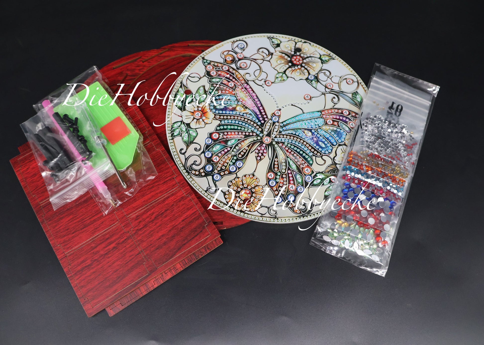 Diamond Pairing runde Schatulle mit Schmetterling und Blumen