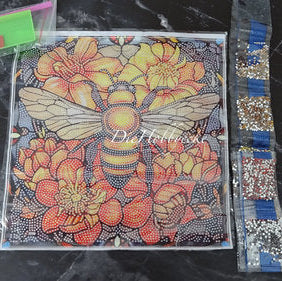 diamond painting Fensterbild mit orangen Bienen