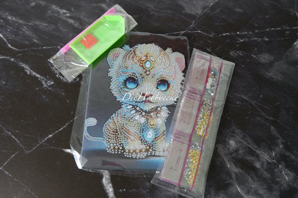 Diamond Painting Notizheft Baby Loewe